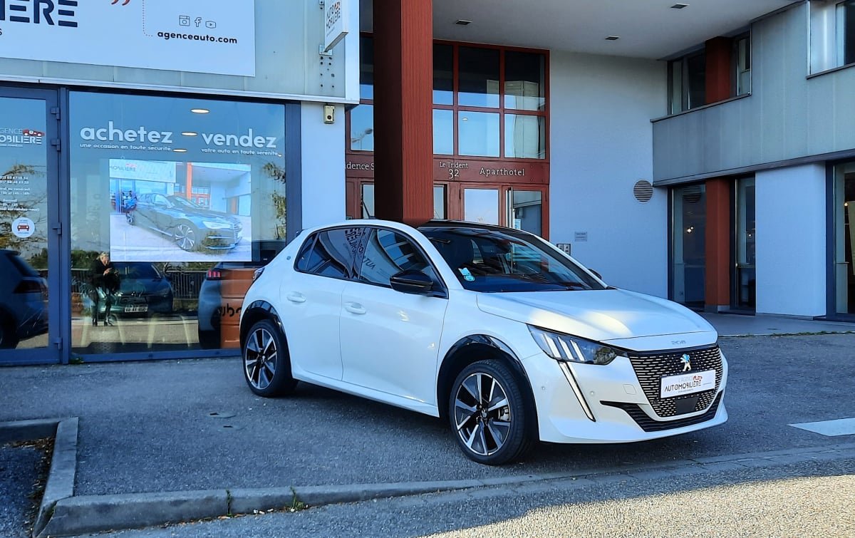 Peugeot 208 II électrique 50KWH GT PACK 136CH — 1