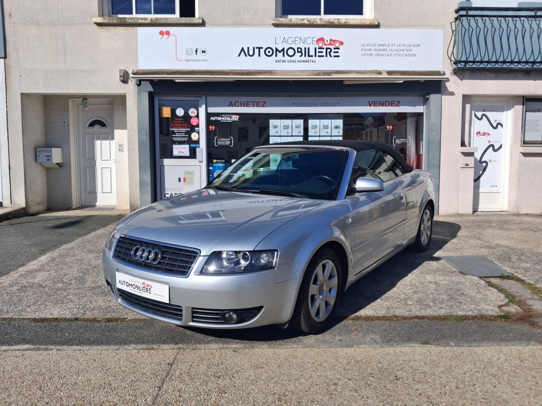 Audi A4 Cabriolet 2.4i V6 170cv - Pack Plus - Faible kilométrage — 1