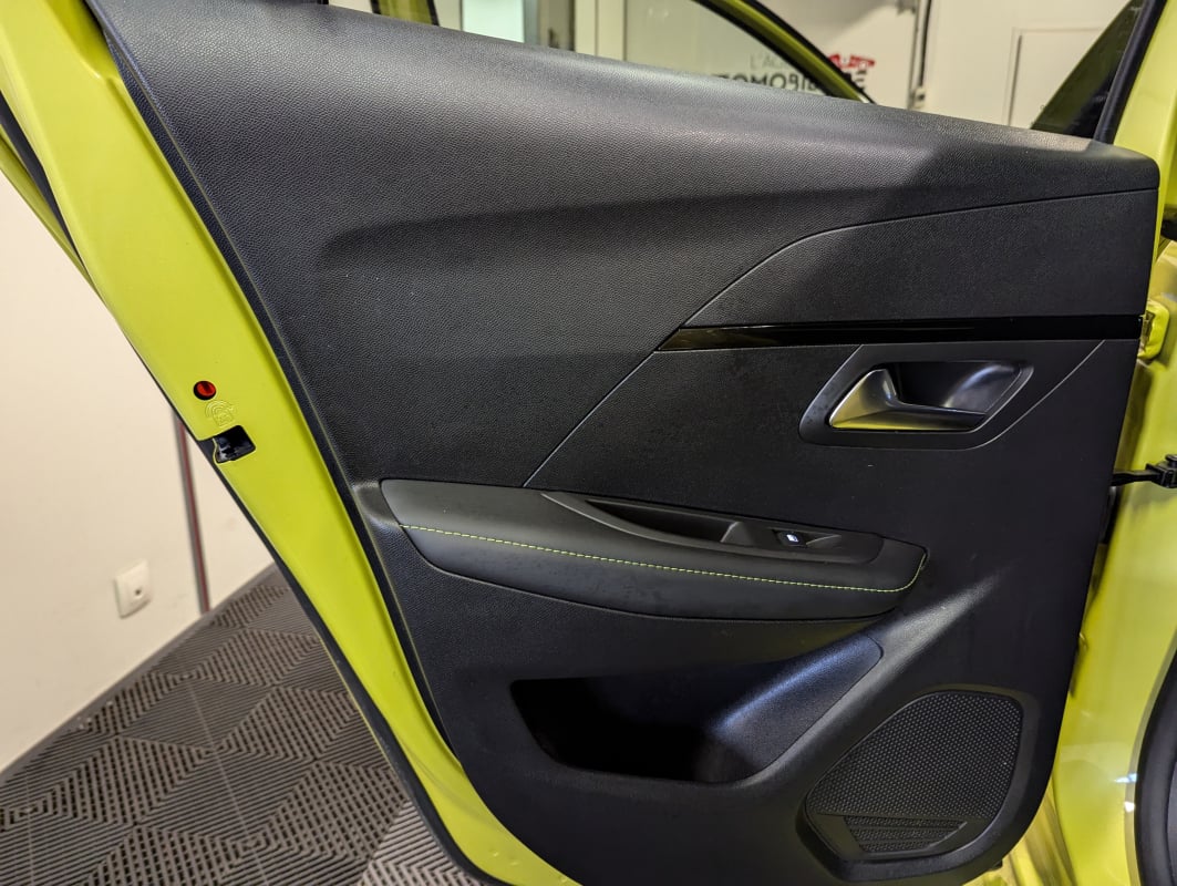Peugeot 208 II (2) 1.2 HYBRID 100 GT E-DCS6 — 36