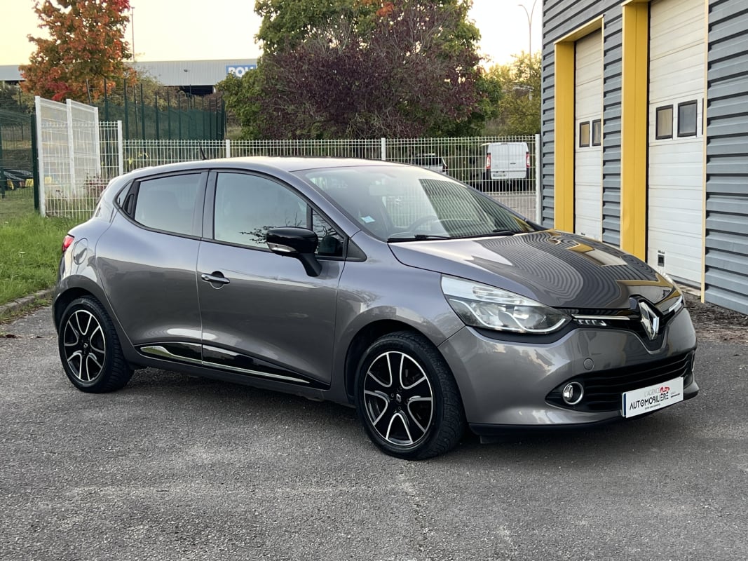 Renault Clio IV 5 Portes 1.2 16V 75 cv Courroie changée — 1