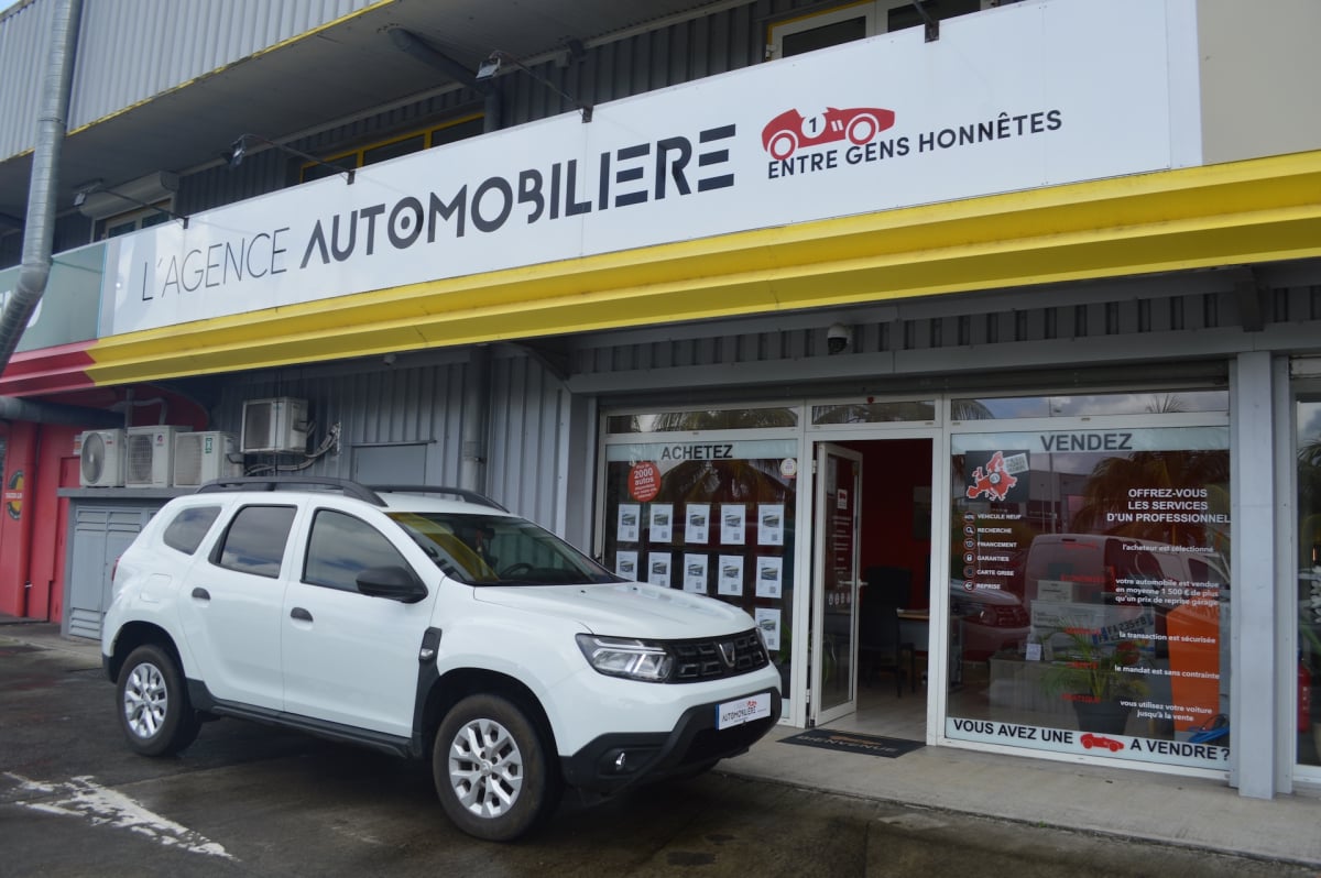 Dacia Duster 1.0 TCE 90 ESSENTIEL 4X2 — 1