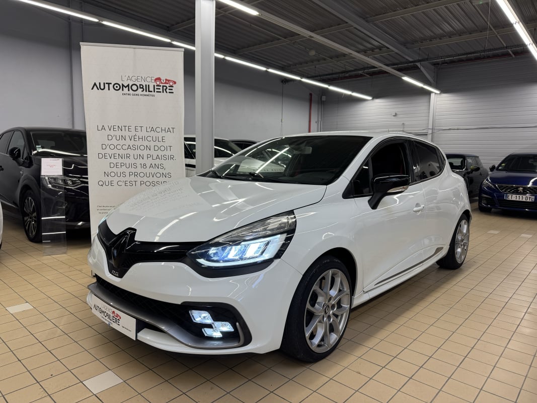 Renault Clio IV (2) 1.6 TURBO 200 RS EDC — 1