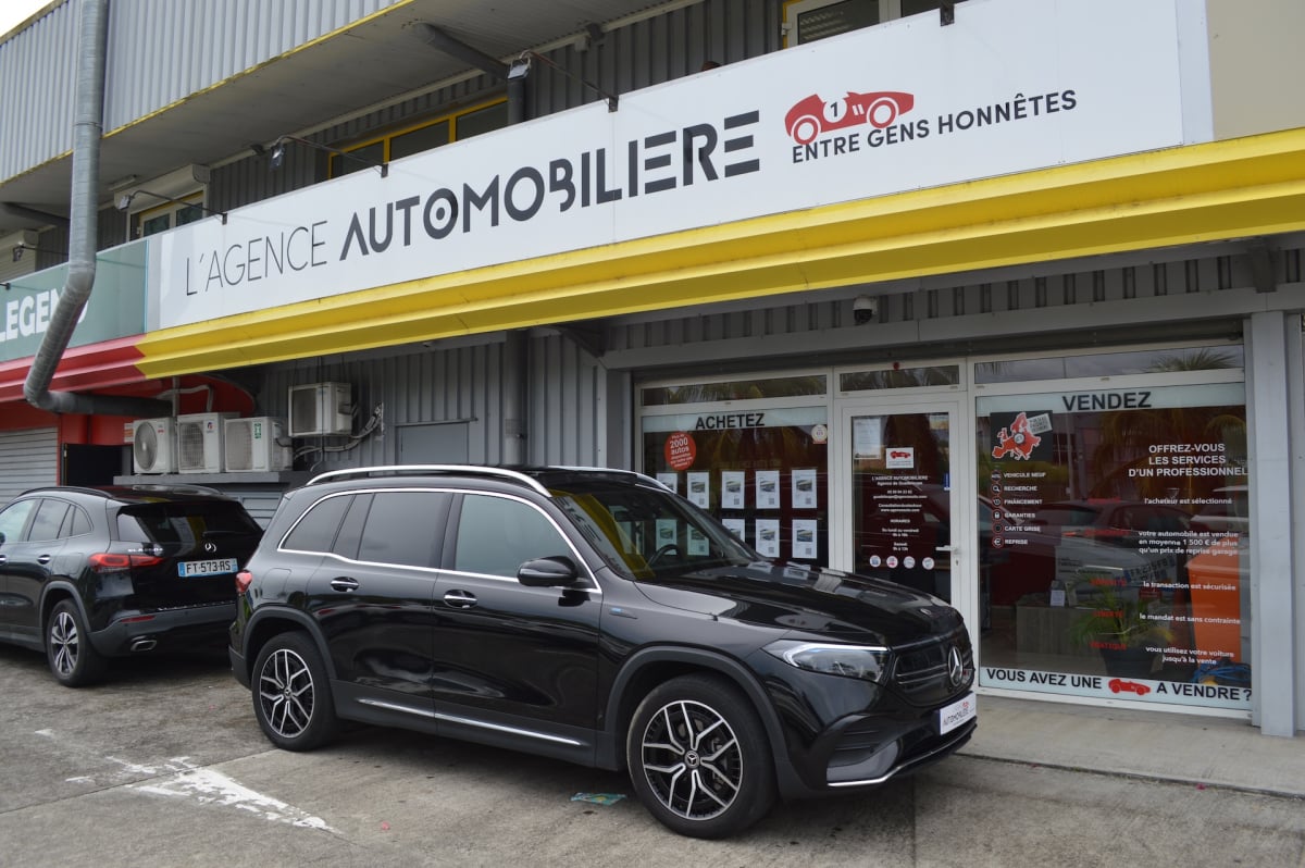 Mercedes-Benz EQB 350 4MATIC AMG LINE 66KW — 1