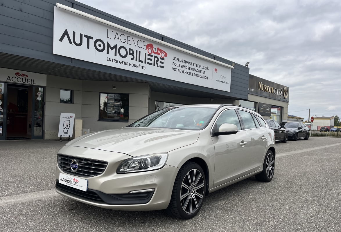 Volvo V60 VOLVO V60 (2) D3 150 MOMENTUM BUSINESS — 1