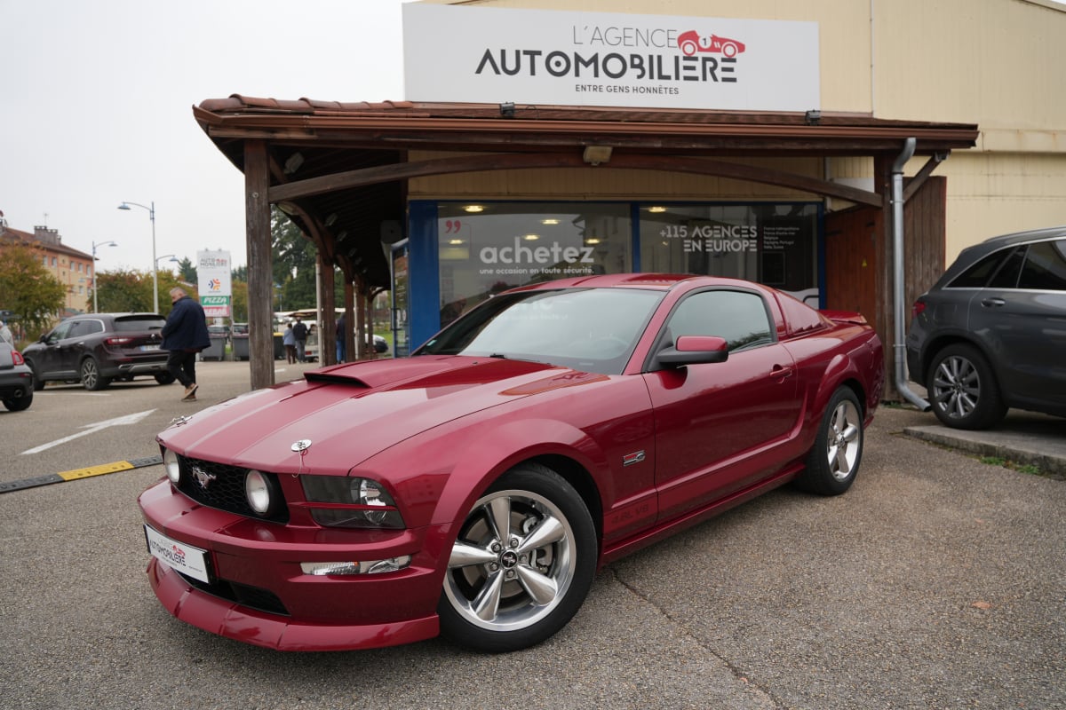 Ford Mustang V 4.6 V8 300 GT PREMIUM — 1