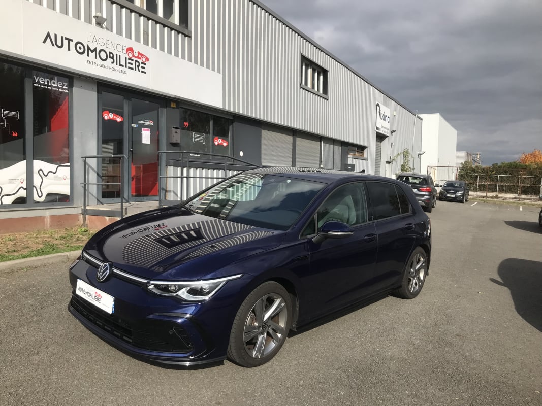 Volkswagen Golf VIII 2.0 TDi DSG7 150 cv R-LINE — 1