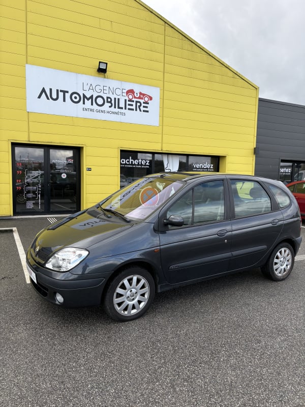Renault Scenic 2.0i 140ch Expression — 1