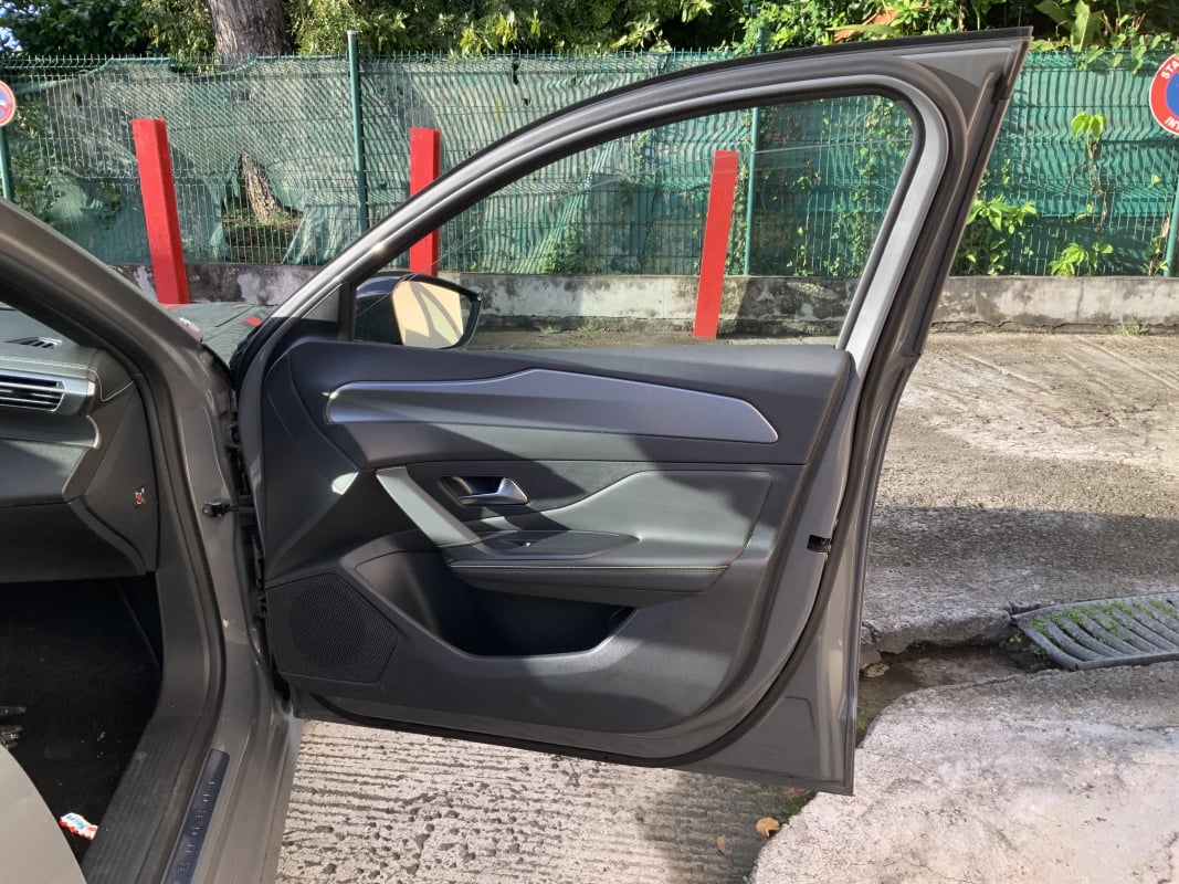 Peugeot 308 GT HYBRID 145 eDCS6 — 2