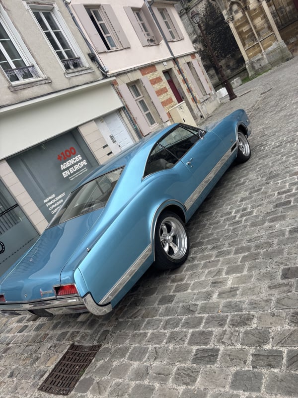 Oldsmobile Delta Custom HOLIDAY COUPE V8 — 24
