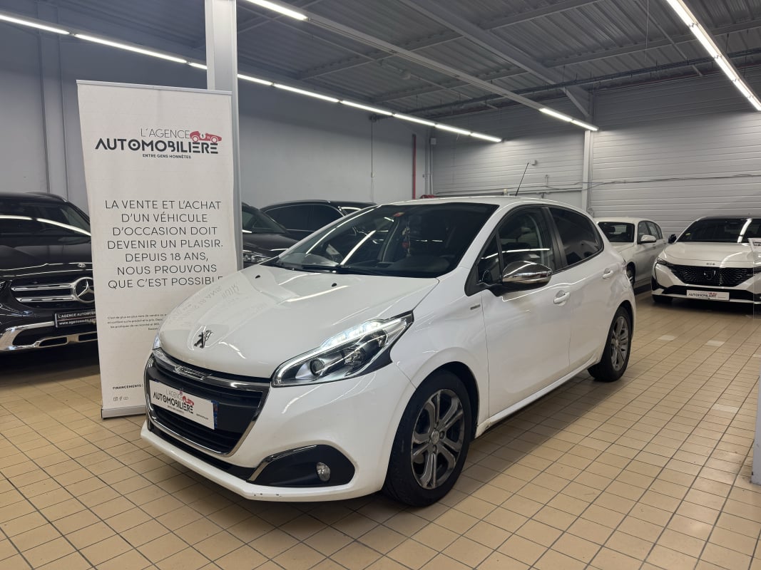 Peugeot 208 (2) 1.2 PURETECH 82 STYLE 5P — 1