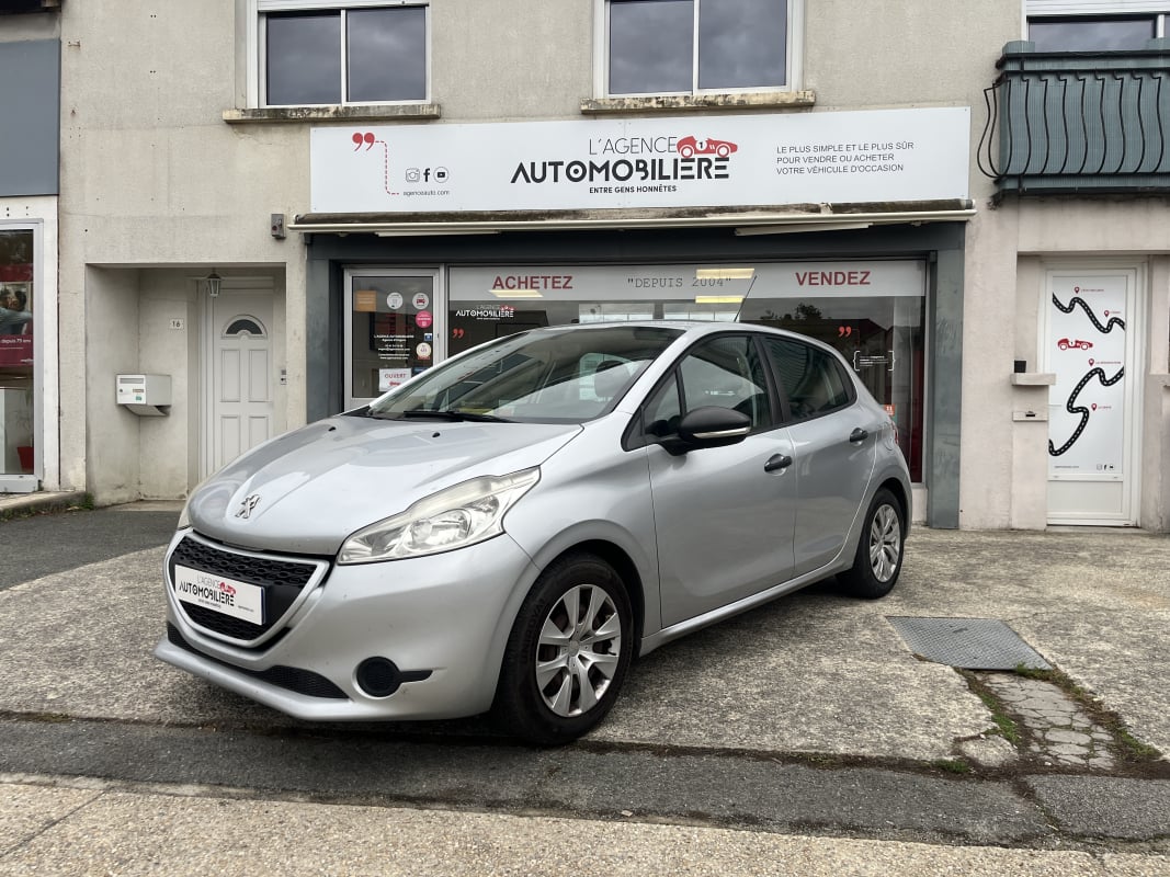 Peugeot 208 1.4 HDI 68cv Allure Business - Ecran tactile — 1