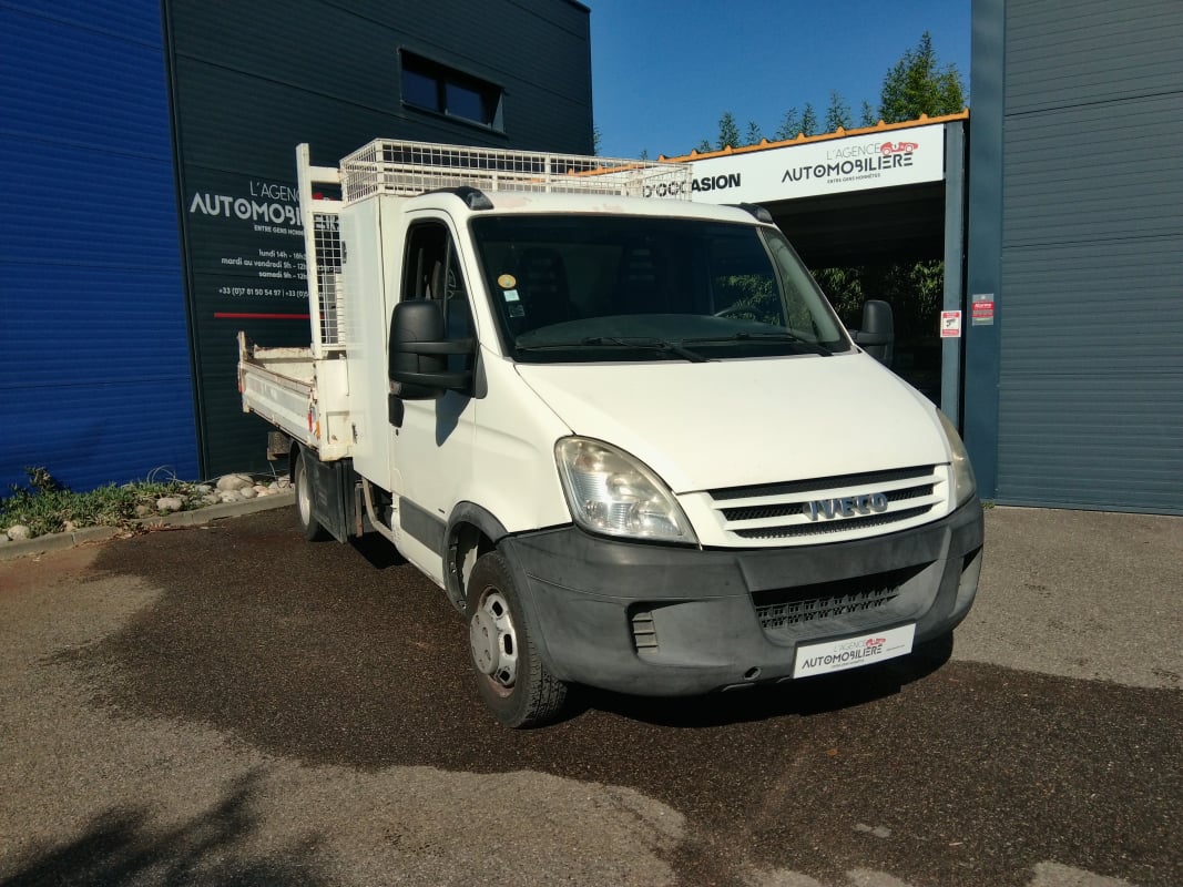 Iveco 35C18 3.0 HPI 35c18 PLATEAU BENNE COFFRE — 1