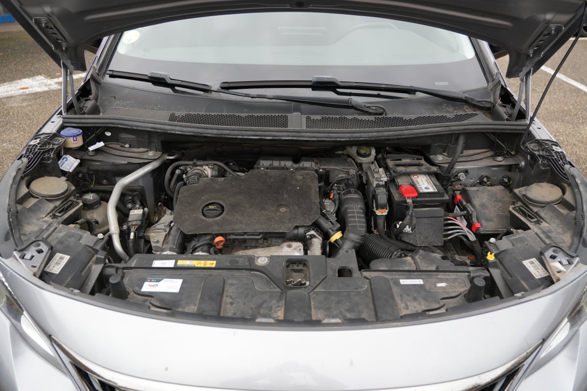 Peugeot 3008 II 1.5 BLUEHDI 130 S&S ALLURE — 40