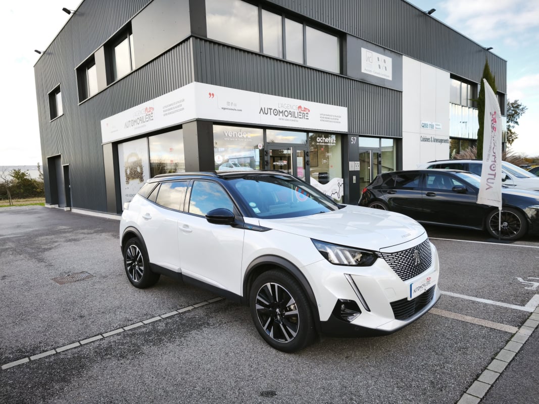 Peugeot 2008 e-2008 gt pack 136 kw — 1