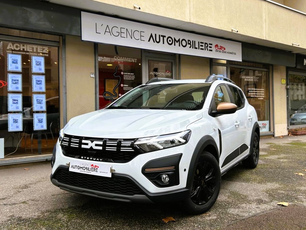 Dacia Sandero III (2) 1.0 ECO-G 100 GRS2 -24 STEPWAY EXTREME + 1ERE MAIN — 1