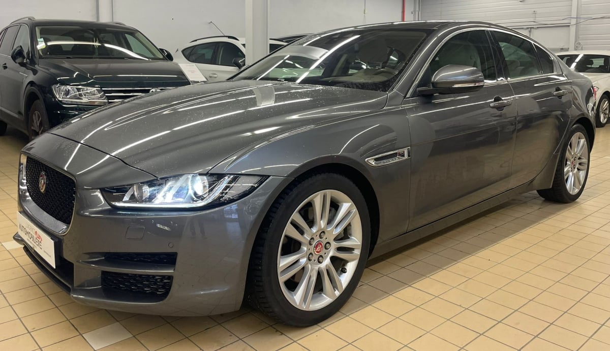 Jaguar XE 2.0 200 PORTFOLIO AUTO — 1