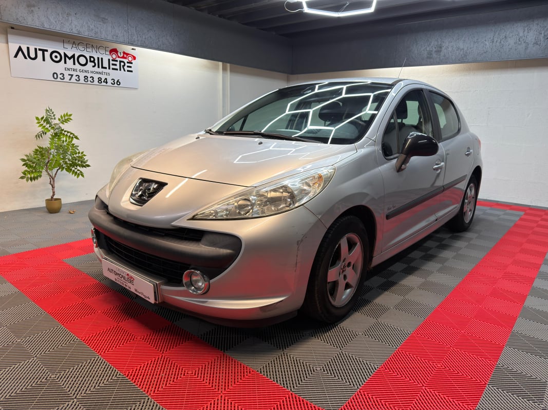 Peugeot 207 1.4 75 URBAN 5P — 1