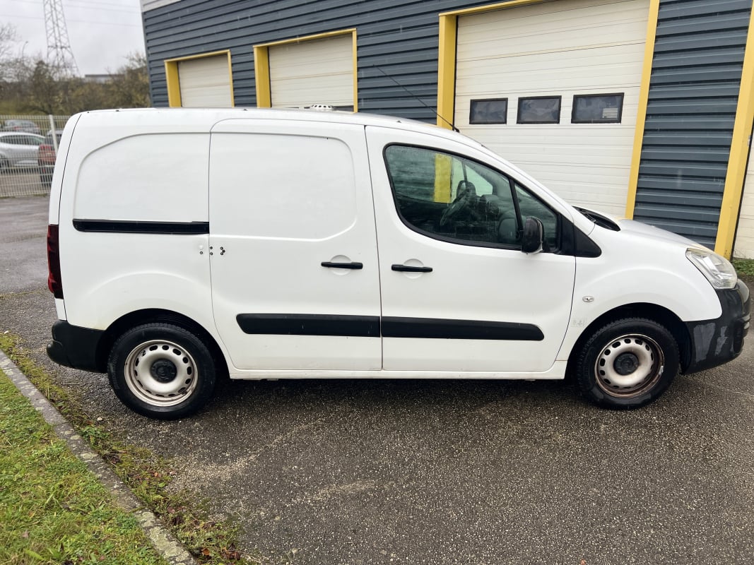 Citroen Berlingo 1.6 BlueHDi 100CV Révisée Reservoir AD Blue changée — 17