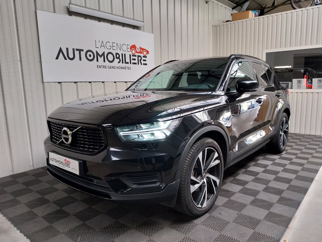 Volvo XC40 2.0 D 150 R-DESIGN — 1