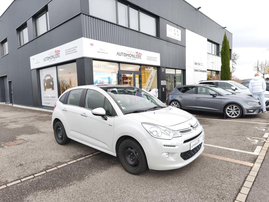 Citroen C3 1.2 thp exclusive distribution faite 1ère main entretiens à jour — 1