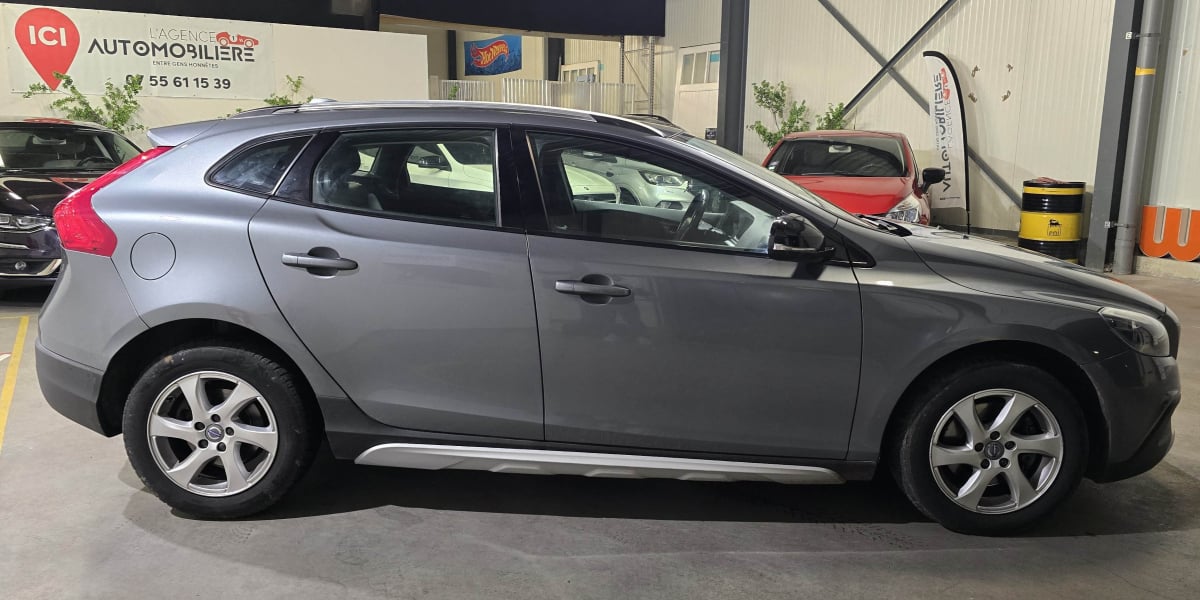 Volvo V40 II CROSS COUNTRY D2 115 MOMENTUM BUSINESS POWERSHIFT 6 — 2