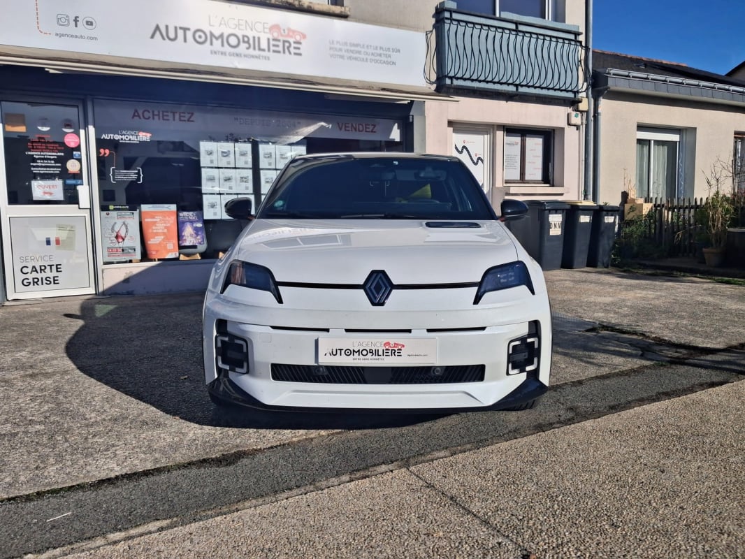 Renault R5 II E-TECH 150cv 52 KWH ICONIC CINQ Confort - 1ère main - Attelage — 2
