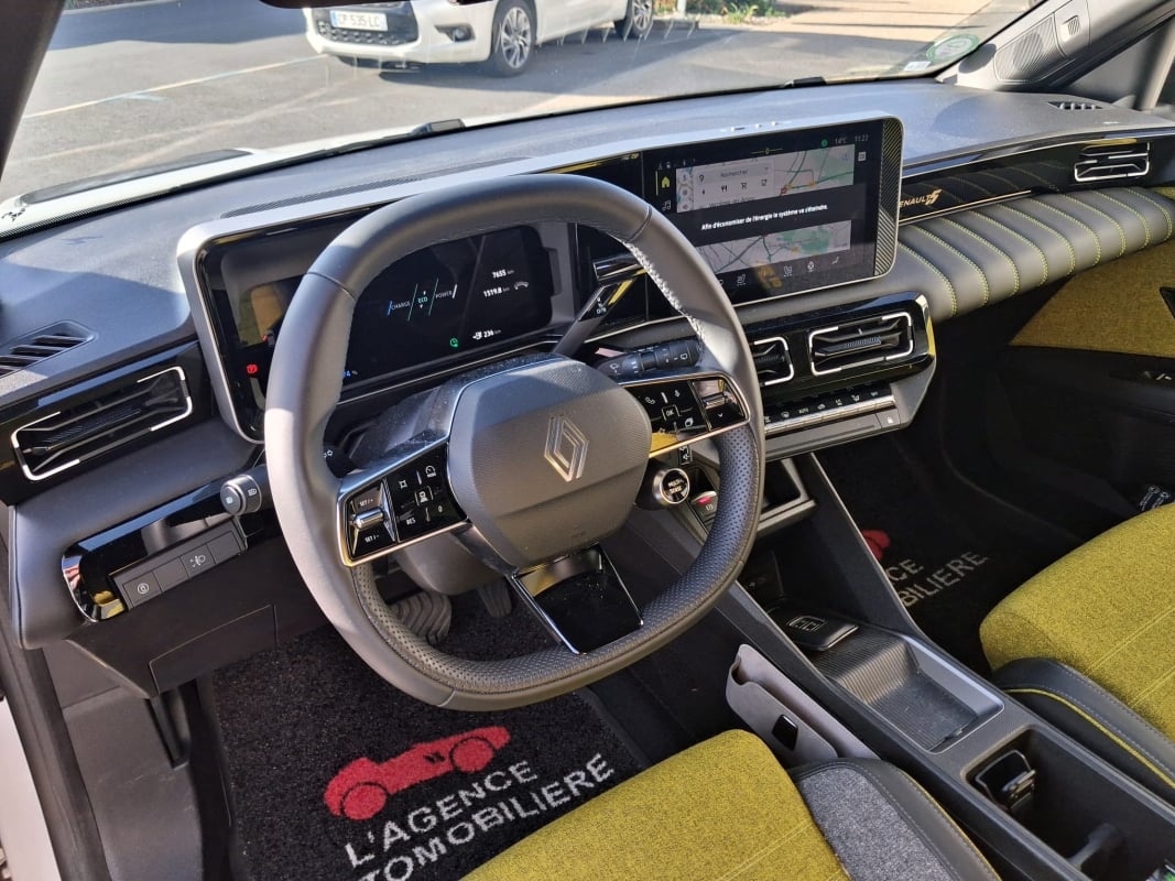 Renault R5 II E-TECH 150cv 52 KWH ICONIC CINQ Confort - 1ère main - Attelage — 26