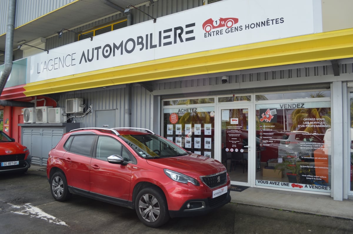 Peugeot 2008 1.2 PURETECH 82 STYLE — 1