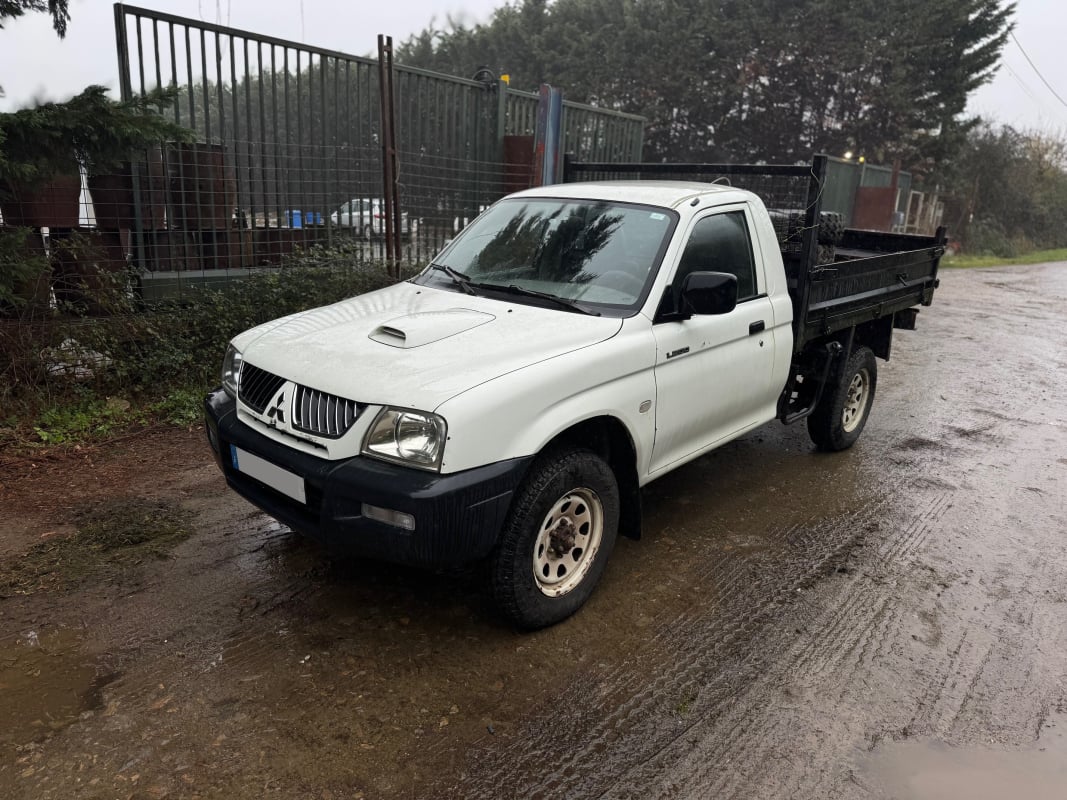 Mitsubishi L200 L200 Single Cab GL TD115 4x4 Pickup Benne — 1