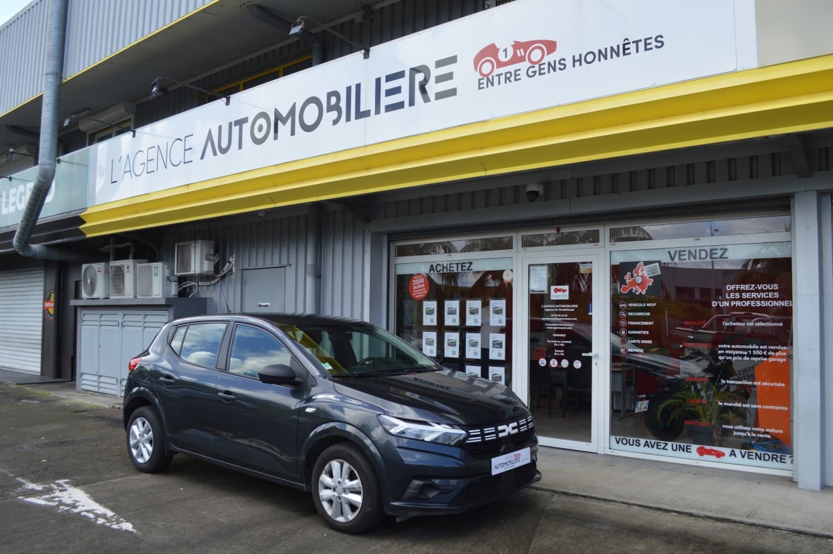 Dacia Sandero 1.0 TCE 90 ESSENTIAL — 1