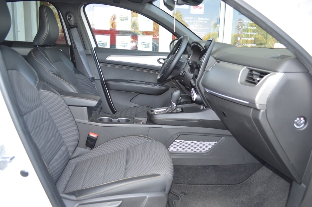 Renault Arkana 1.6 E-Tech 145ch full hybrid Techno — 17