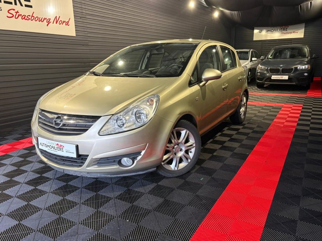 Opel Corsa 1.4 TWINPORT COSMO - Clim automatique - jantes alu - isofix — 1