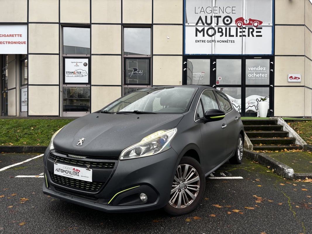 Peugeot 208 Peugeot 208 1.2 PureTech 110CH Allure / Suivi complet Peugeot / Distribution Ok / Moteur neuf — 1