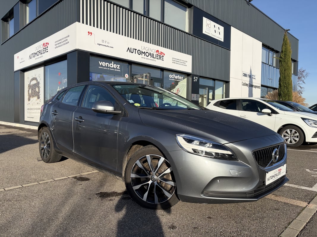 Volvo V40 D2 120 MOMENTUM GEARTRONIC 6 GPS CAMÉRA PANO - GARANTIE 12 MOIS — 1