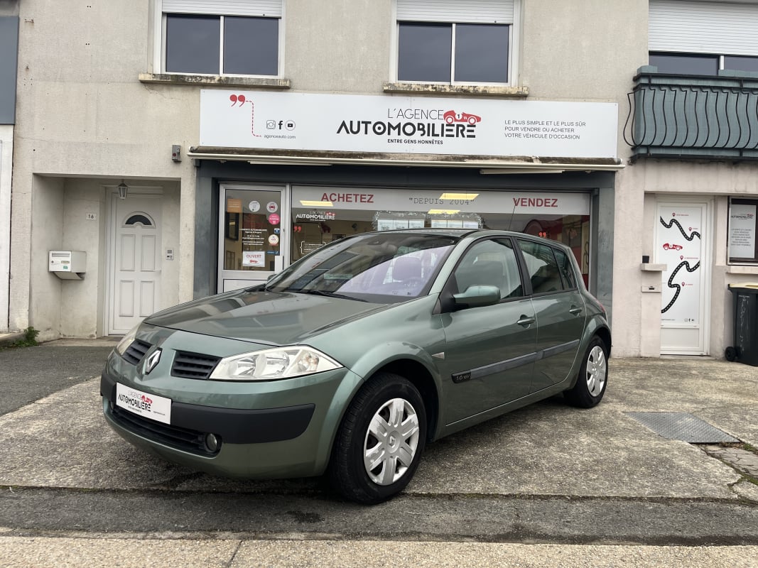 Renault Megane II 1.6i 115cv Expression clim - Faible kilométrage - 2ème main — 1