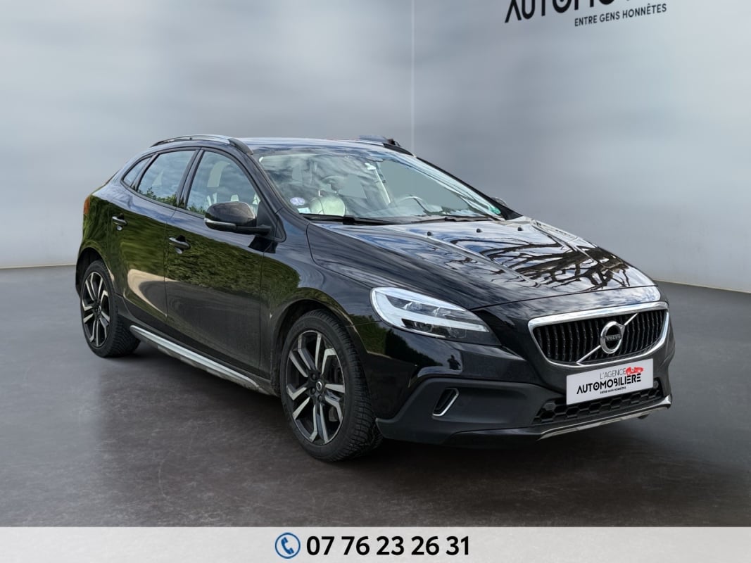 Volvo V40 CROSS COUNTRY 1.5 T3 152 CH - BVA Geartronic 6 - Momentum — 1
