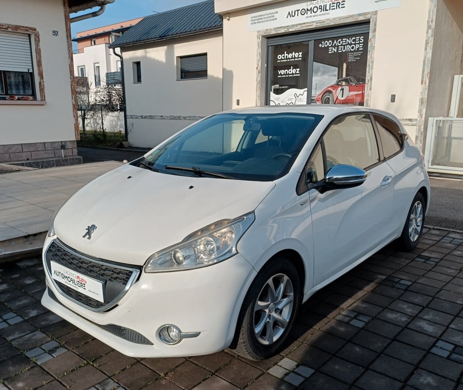 Peugeot 208 1.2 Pure Tech 82 CV Style Courroie OK — 1