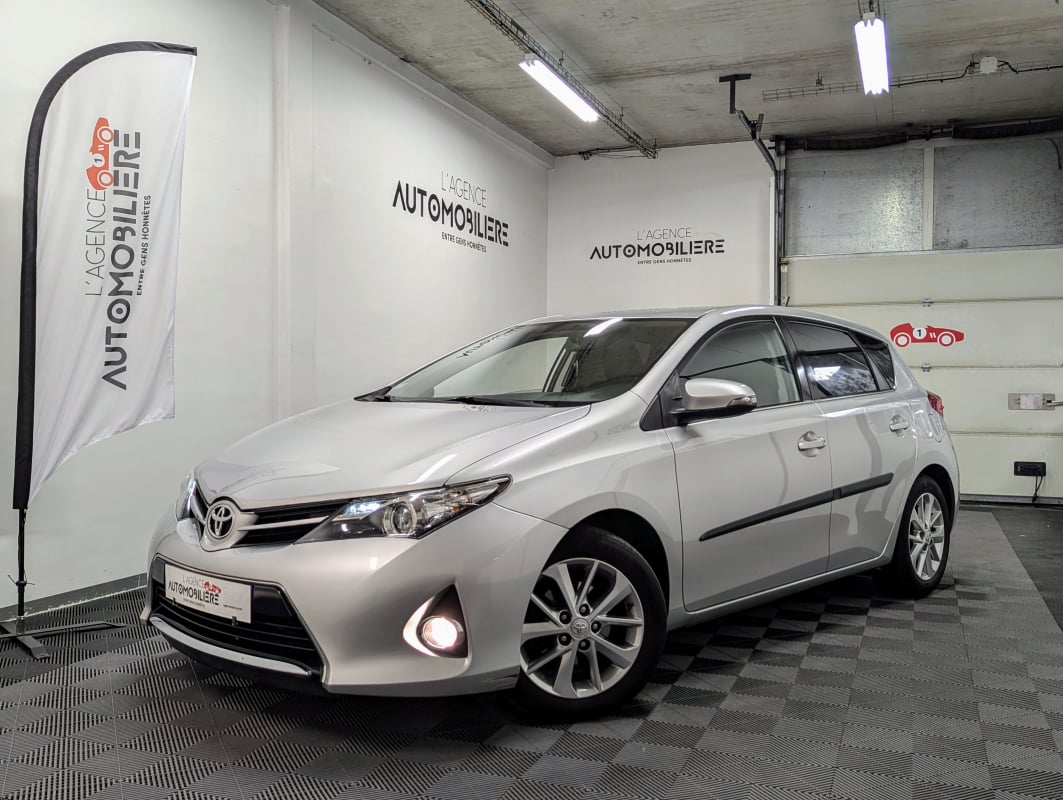Toyota Auris 100 VVT-i DYNAMIC — 1