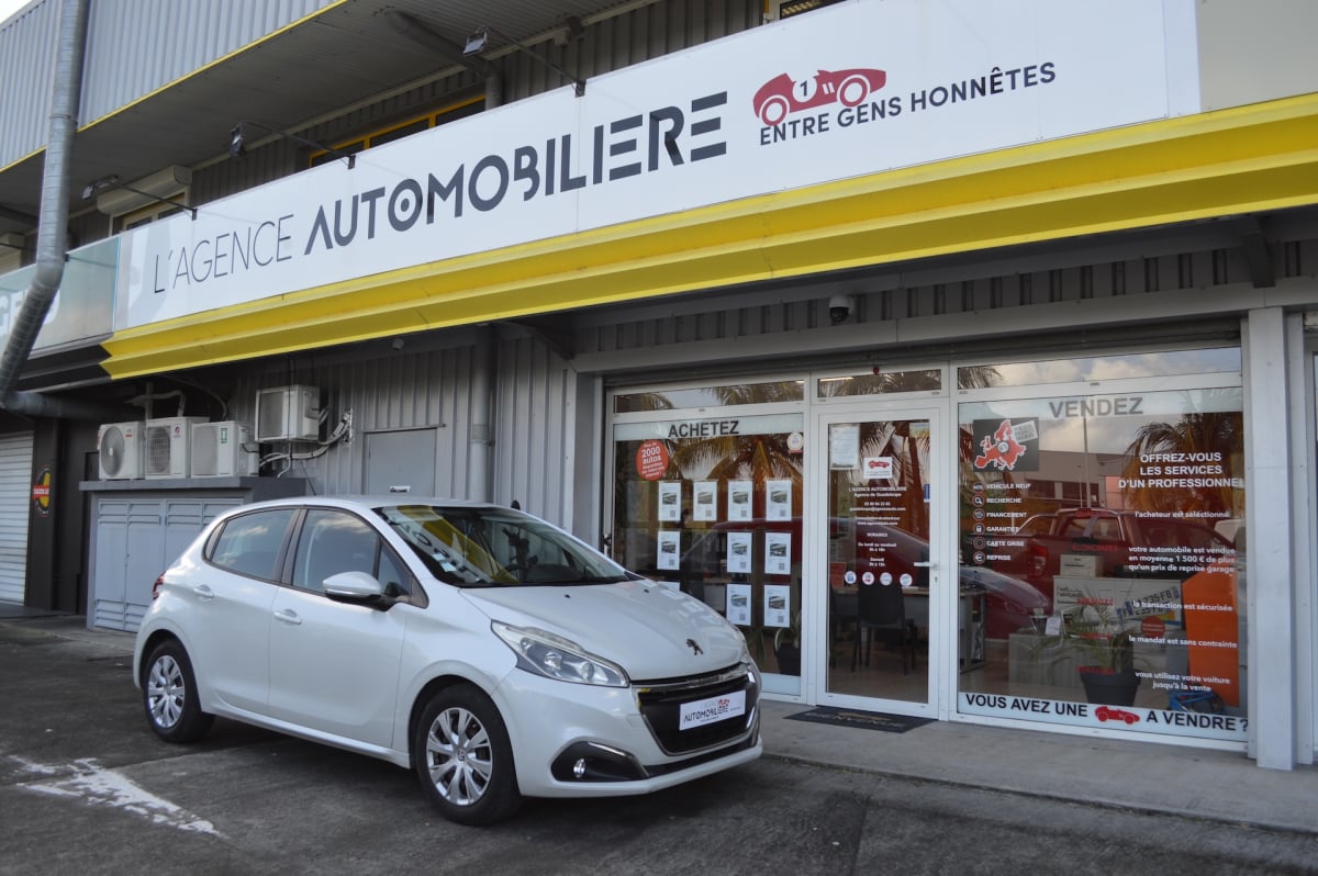 Peugeot 208 1.2 PureTech 82ch Signature 5p — 1