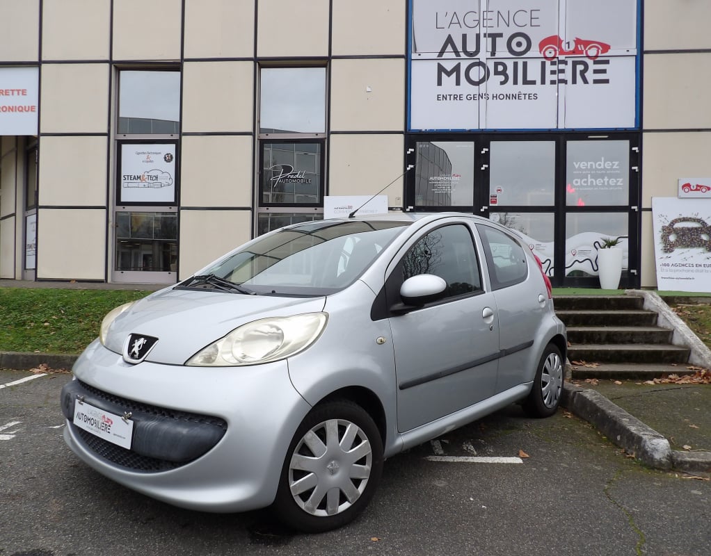 Peugeot 107 1.0 E 68cv Trendy — 1
