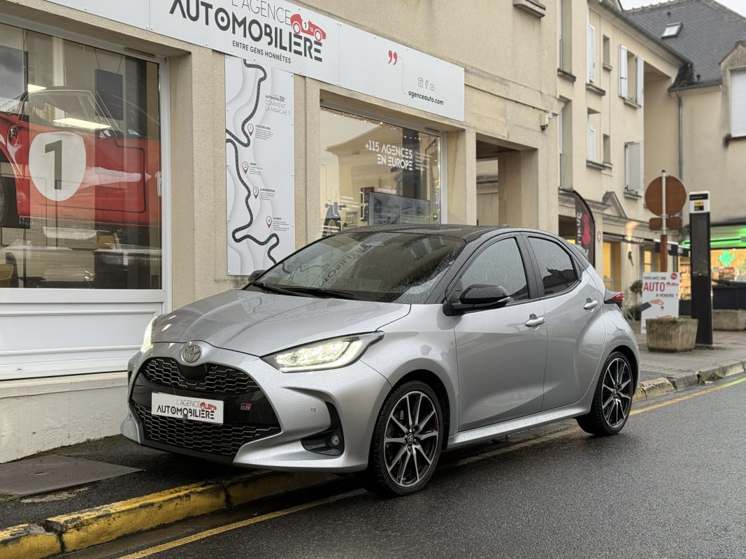 Toyota Yaris IV 1.5 HYBRIDE 130H GR SPORT+Options! — 1