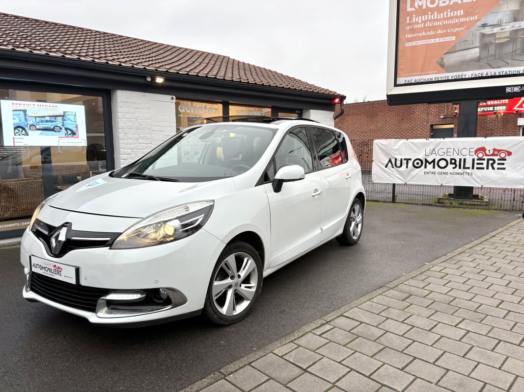 Renault Scenic III (2) 1.6 DCI 130 ENERGY LOUNGE TOIT OUVRANT DVD — 1
