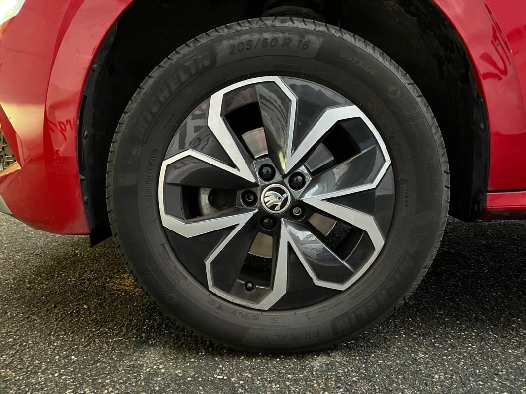 Skoda Kamiq 1.0 95 BVM5 AMBITION - Carplay - Caméra de recul — 26