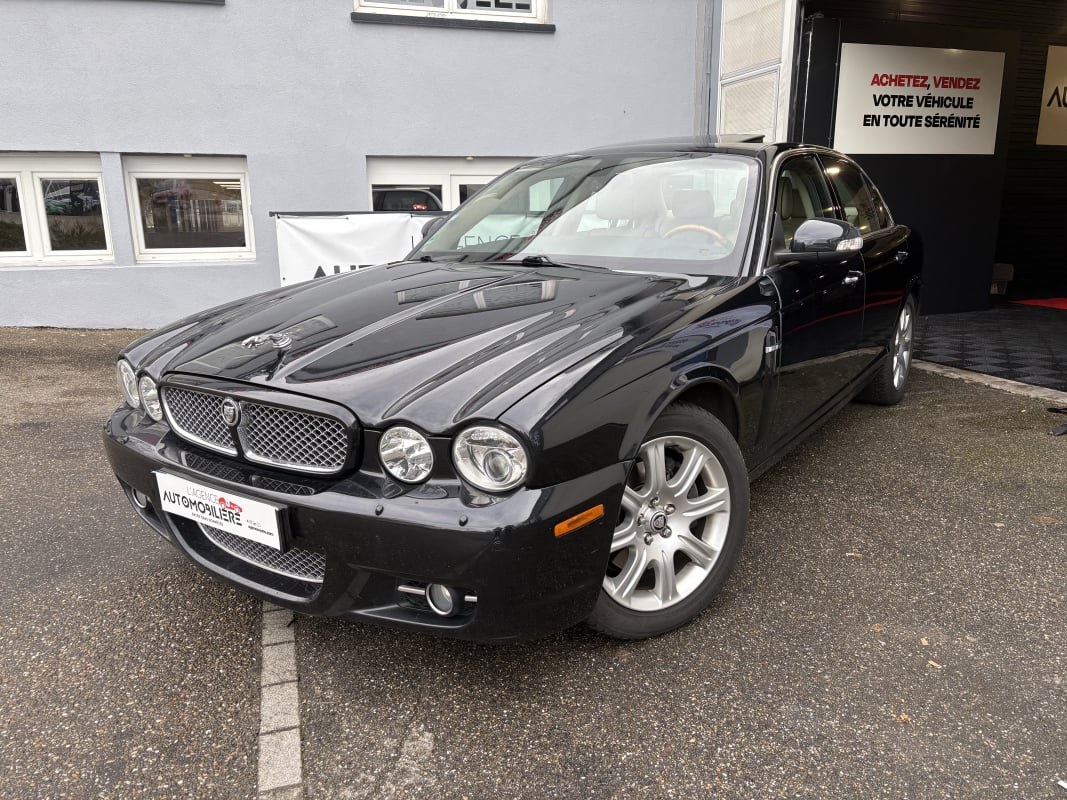 Jaguar XJ 2.7 208 V6 EXECUTIVE - Toit ouvrant - Sièges électriques chauffants — 1