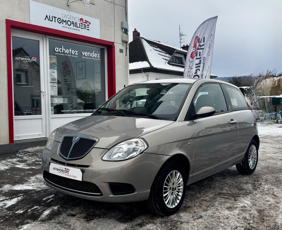 Lancia Ypsilon 1.2 i 60 ch Oro — 1