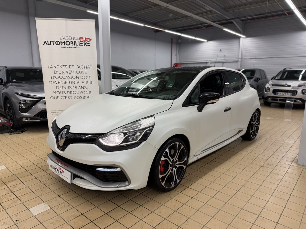 Renault Clio IV 1.6 TURBO 220 RS TROPHY EDC — 1