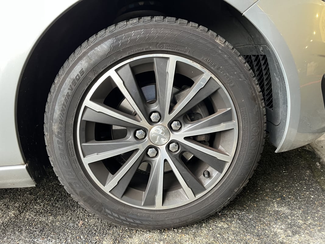 Peugeot 308 1.2 PURETECH 130 ALLURE Caméra de recul - GPS - Bluetooth — 31