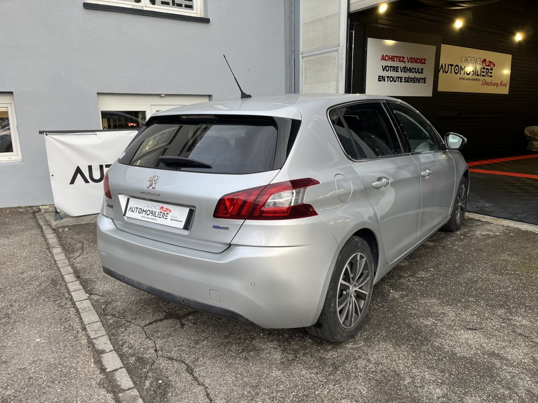 Peugeot 308 1.2 PURETECH 130 ALLURE Caméra de recul - GPS - Bluetooth — 2