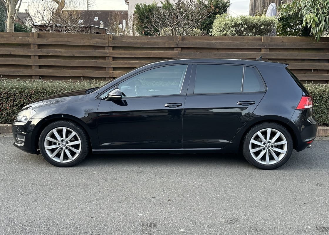 Volkswagen Golf VII 2.0 TDI 150 CH BLUEMOTION TECHNOLOGY CARAT DSG6 5P CARPLAY — 2
