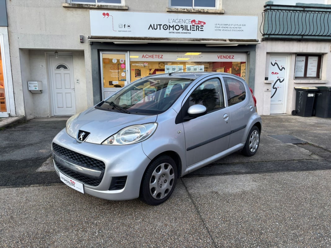 Peugeot 107 1.0 i 68 cv 5 portes - Trendy - Chaine de distribution — 1